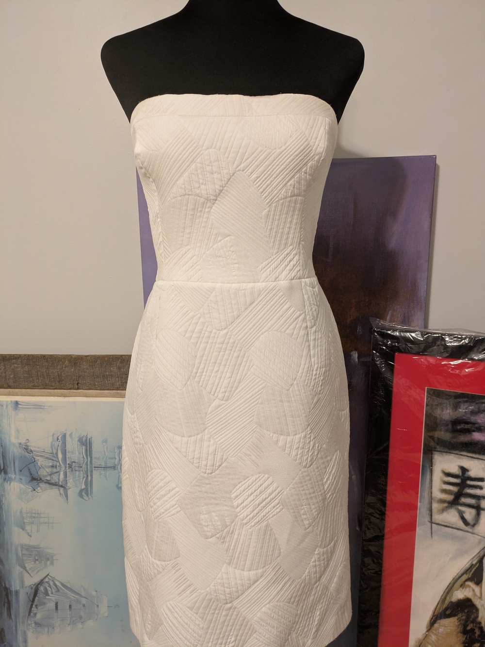 BCBGMAXAZRIA Strapless White Textured Sheath Dress Size 12 Quilted Midi Cocktail
